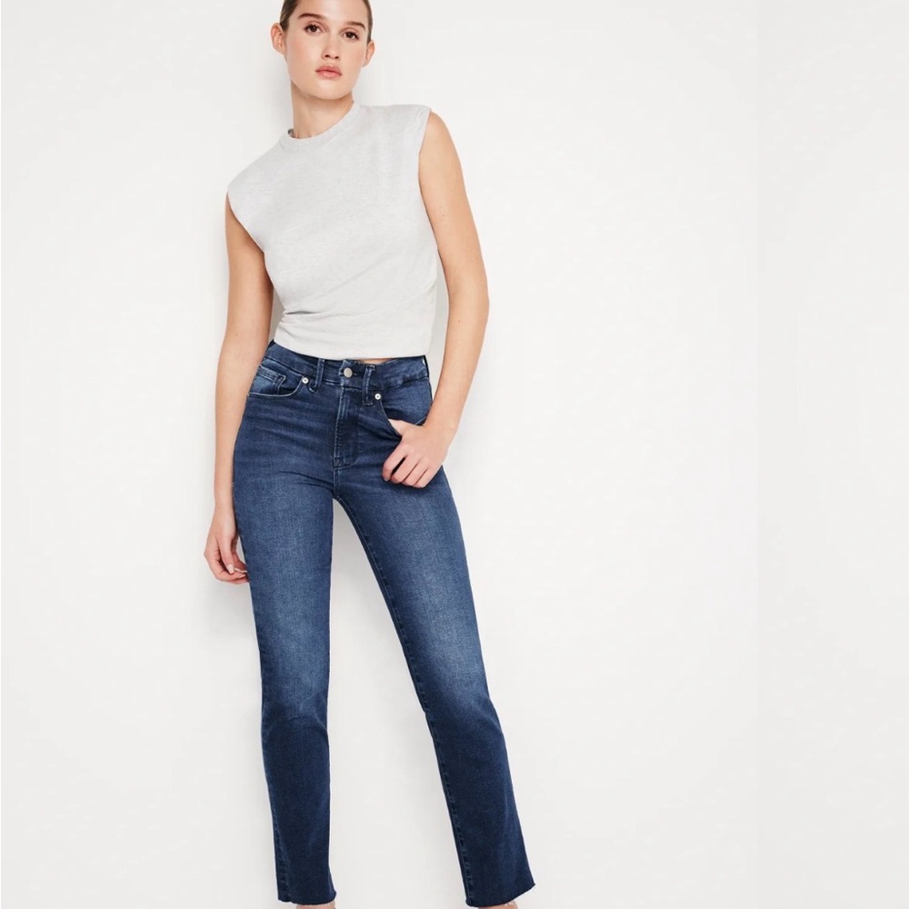Always Fits Good American Straight Leg Jeans in Dark Blue Wash